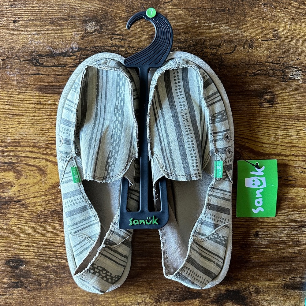NWT Sanuk Donna Keys Ranch (Size 7) Slip On Beige Striped Canvas